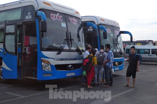 Hai bến xe lớn nhất Sài Gòn vắng hoe ngày đầu mở cửa trở lại ảnh 9