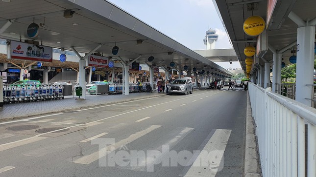Chấn chỉnh tài xế taxi chê khách gần, làm giá ở sân bay Tân Sơn Nhất ảnh 1