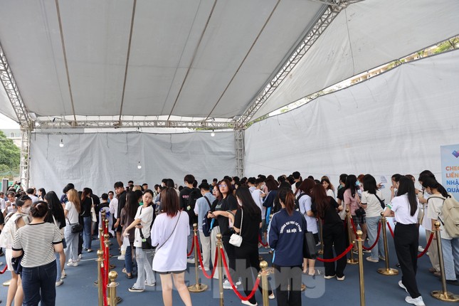 Thời tiết ‘chiều lòng’ hàng nghìn người trải nghiệm Ngày thẻ Việt Nam 2023 - Sóng Festival ảnh 1