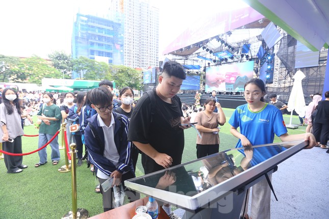 Thời tiết ‘chiều lòng’ hàng nghìn người trải nghiệm Ngày thẻ Việt Nam 2023 - Sóng Festival ảnh 6