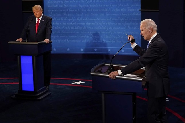 Ông Biden: Ai chịu trách nhiệm vì nhiều người chết do COVID-19 không nên làm tổng thống ảnh 10