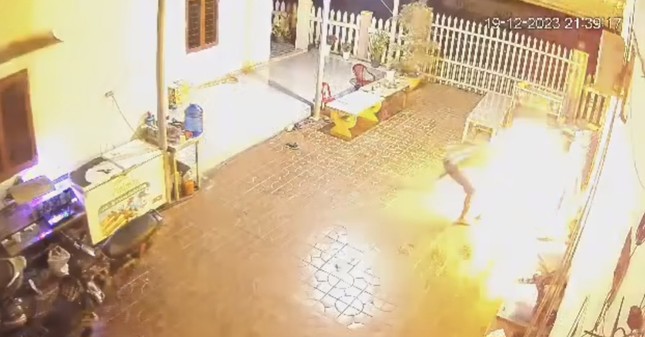 Điều tra vụ người phụ nữ bị ‘chồng hờ’ tưới xăng đốt ảnh 2