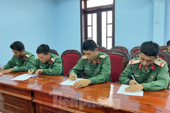 Ban Thanh niên Quân đội kiểm tra công tác giáo dục pháp luật cho đoàn viên thanh niên ảnh 3