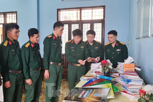 Ban Thanh niên Quân đội kiểm tra công tác giáo dục pháp luật cho đoàn viên thanh niên ảnh 2