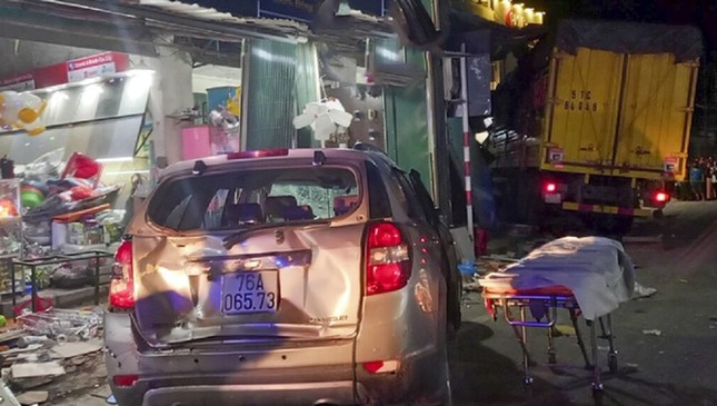 Kinh hãi cảnh xe điên tông vào nhà dân ở Quảng Ngãi, làm 3 người tử vong ảnh 7