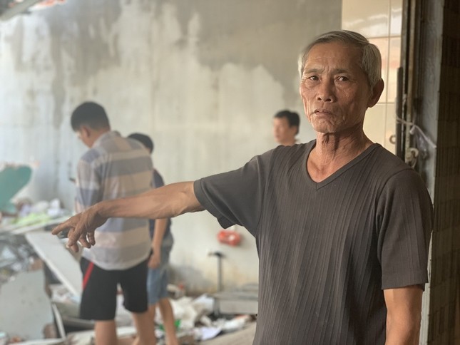 Lời kể hãi hùng của chủ tiệm thuốc thoát chết trong vụ xe điên tông nhiều nhà dân ảnh 2