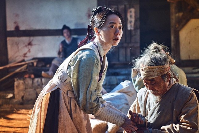 Siêu phẩm “Kingdom” (Vương Triều Xác Sống) với phần 3, Jeon Ji Hyun được xem là nữ giới chính? hình ảnh 4