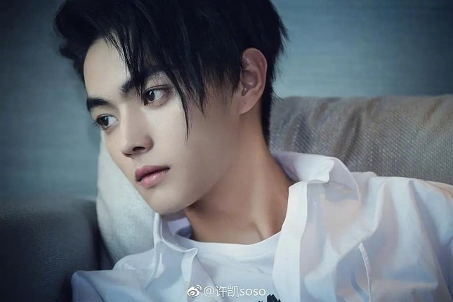C-Biz tuần qua: Ngô Diệc Phàm - Lộc Hàm bất ngờ song ca, Vương Nhất Bác “tẩu tán” tạp chí ảnh 9