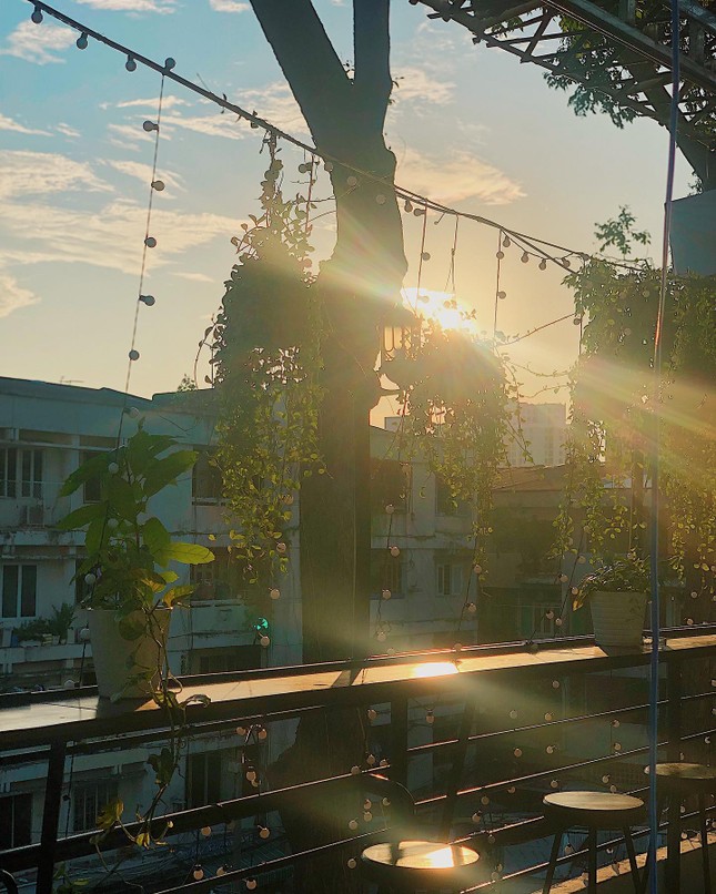 Cuối tuần, mình cùng nhau lang thang cà phê rooftop hay làm gốm “đổi gió” không bạn? ảnh 4