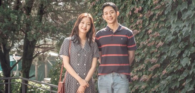 Đừng yêu theo cách mà người khác vẫn yêu, vì cảm xúc của chúng ta vốn không ai giống ai cả ảnh 1