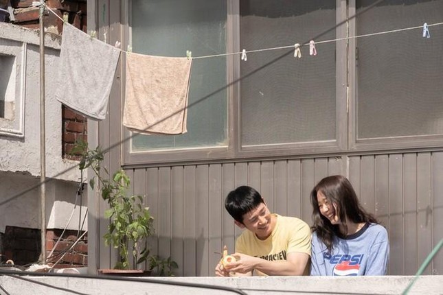 Đừng yêu theo cách mà người khác vẫn yêu, vì cảm xúc của chúng ta vốn không ai giống ai cả ảnh 2
