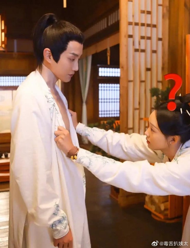 Thanh Thanh Tử Khâm: Nam chính sở hữu body 6 múi giả trân khiến dân mạng cười rớt quai hàm ảnh 3