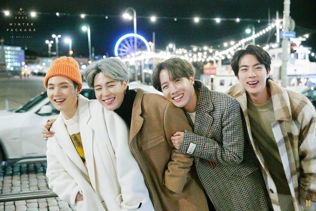Trong thế giới fangirl: Ánh dương rực rỡ hay là Bangtan Sonyeondan ảnh 2