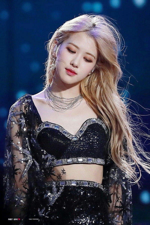 Trong thế giới fangirl: Rosé truyền năng lượng tích cực cho chúng tôi bằng nụ cười rạng rỡ ảnh 3