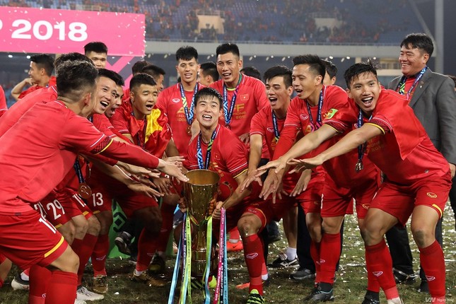 Trong thế giới fangirl: Không thể quên bàn thắng vô địch đã kiến tạo thanh xuân của tôi ảnh 3