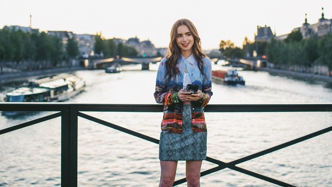 Lily Collins và những bộ phim hóa thành “nàng thơ” xinh đẹp nhất ảnh 18