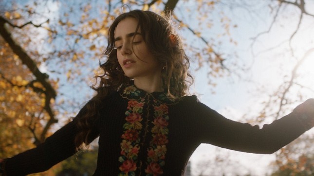 Lily Collins và những bộ phim hóa thành “nàng thơ” xinh đẹp nhất ảnh 13