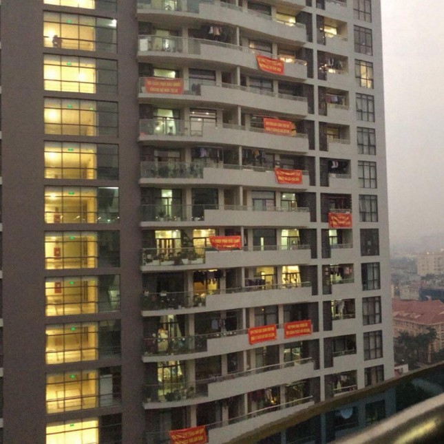 Hàng loạt chung cư Hà Nội 'nổi sóng' căng băng rôn sau vụ cháy Carina ảnh 3