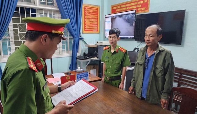 Cựu cán bộ cảng vụ Hàng không miền Trung bị bắt vì lừa 'chạy' việc làm ở sân bay Đà Nẵng ảnh 1