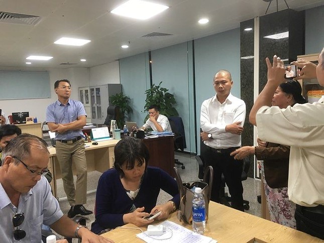 Hàng trăm người vây công ty bất động sản ở Đà Nẵng đòi sổ đỏ suốt đêm ảnh 3
