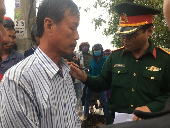 Đưa thi thể 22 cán bộ chiến sĩ bị nạn về Đông Hà: Nghẹn ngào nỗi đau ảnh 3