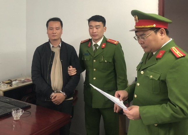 Bắt giám đốc công ty không trả tiền làm thủ tục cho người đi du học ảnh 1