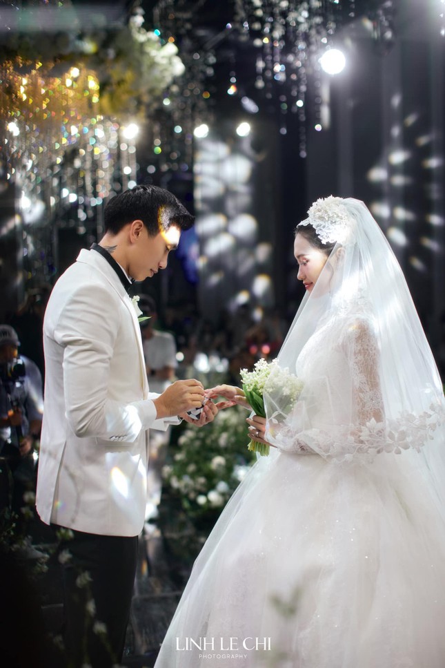 Doãn Hải My diện ba bộ váy cưới trong ngày trọng đại, mẫu nào được khen nhiều nhất? ảnh 6