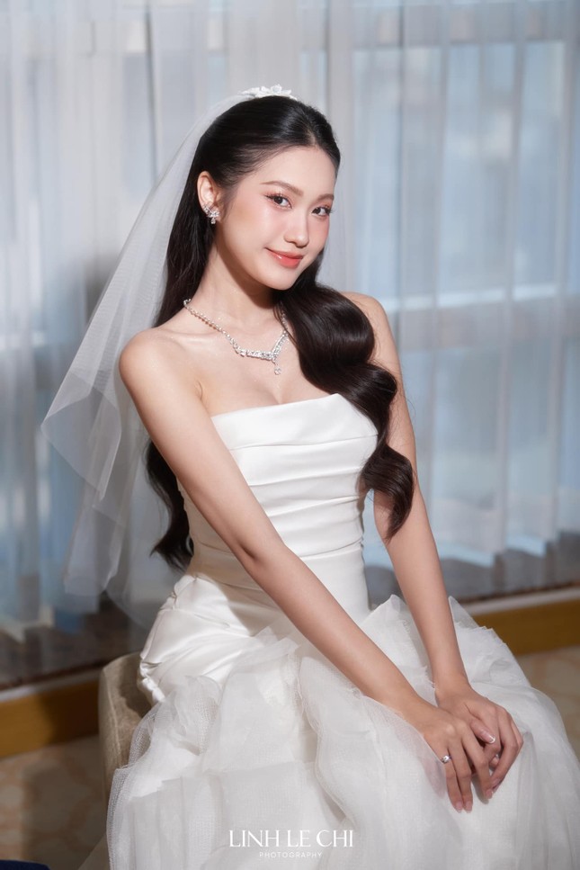 Doãn Hải My diện ba bộ váy cưới trong ngày trọng đại, mẫu nào được khen nhiều nhất? ảnh 2