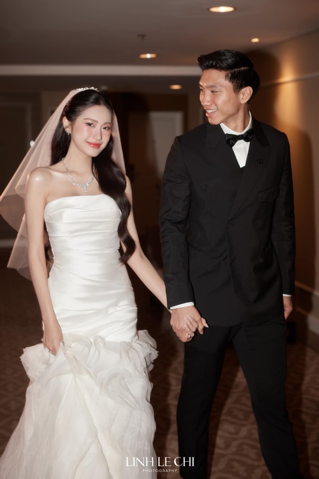 Doãn Hải My diện ba bộ váy cưới trong ngày trọng đại, mẫu nào được khen nhiều nhất? ảnh 1