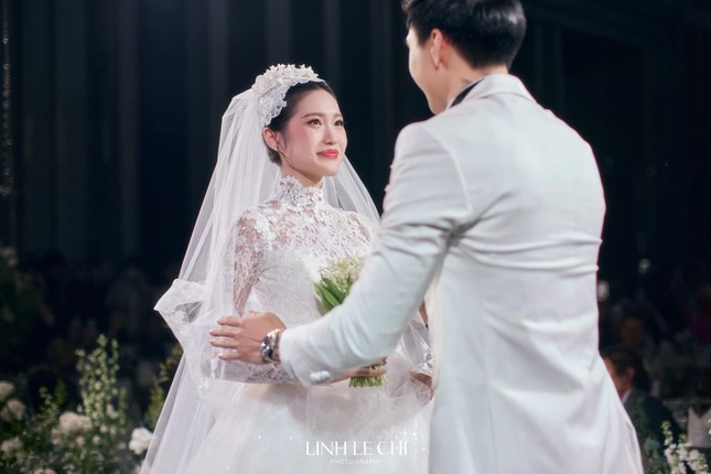 Doãn Hải My diện ba bộ váy cưới trong ngày trọng đại, mẫu nào được khen nhiều nhất? ảnh 8