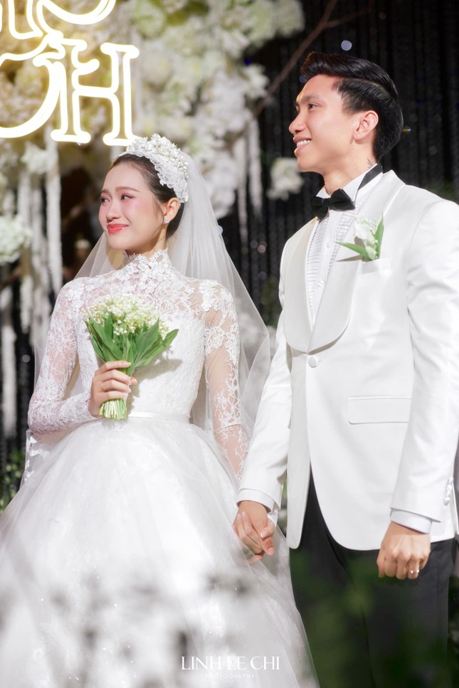 Doãn Hải My diện ba bộ váy cưới trong ngày trọng đại, mẫu nào được khen nhiều nhất? ảnh 5