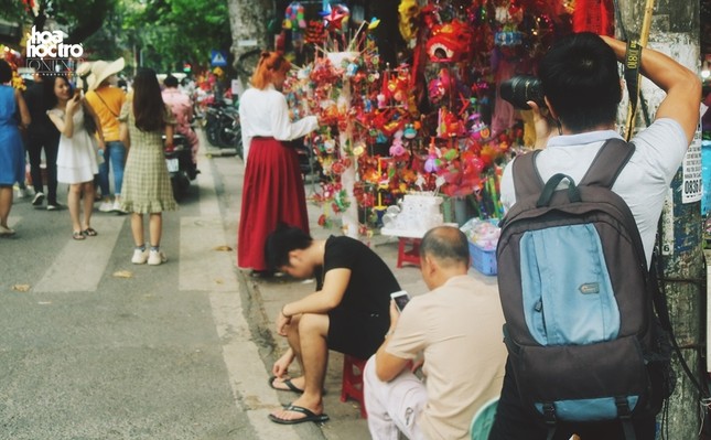Trung Thu này muốn chụp ảnh trên phố Hàng Mã, teen sẽ mất phí 50.000 đồng/ lần? ảnh 6