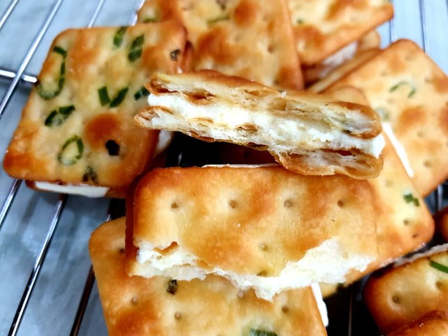 Món ngon ngày Tết: Những viên kẹo Nougat lạ miệng với bánh quy, dừa non và mứt quả khô ảnh 2