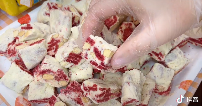Món ngon ngày Tết: Những viên kẹo Nougat lạ miệng với bánh quy, dừa non và mứt quả khô ảnh 7
