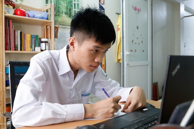 Choáng ngợp với “profile” đáng nể của 10 Gương mặt trẻ Việt Nam tiêu biểu năm 2020 ảnh 1