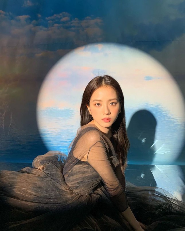 Chỉ với động thái này của YG, mộng diễn viên của Jisoo (BLACKPINK) xem như khép lại? ảnh 5