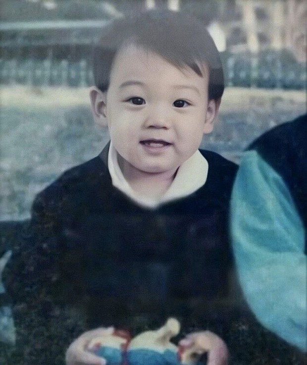 Chỉ “muốn bắt về nuôi” khi thấy loạt ảnh ngày bé “cưng muốn xỉu” của Jungkook (BTS) ảnh 2