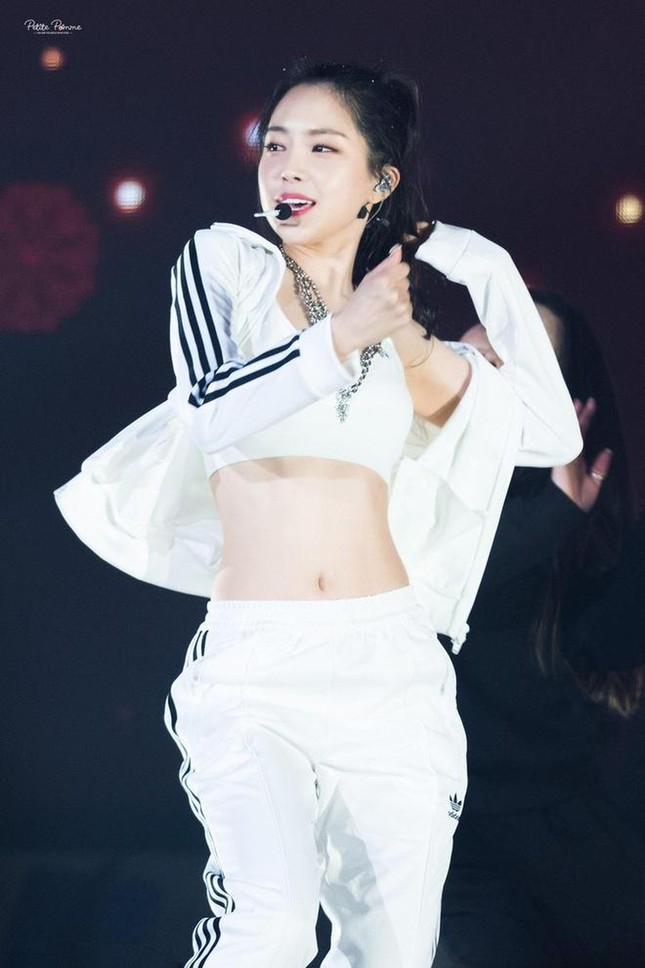Fan K-Pop tìm ra 3 nữ idol có vòng eo “cực phẩm”, làm khổ stylist phải “buộc quần, túm áo“ ảnh 4