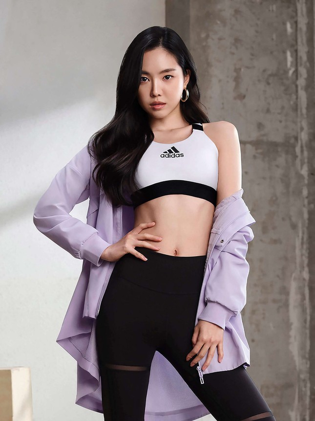 Fan K-Pop tìm ra 3 nữ idol có vòng eo “cực phẩm”, làm khổ stylist phải “buộc quần, túm áo“ ảnh 6
