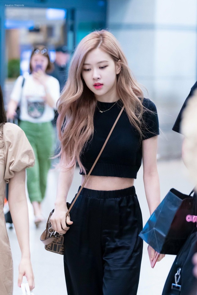 Fan K-Pop tìm ra 3 nữ idol có vòng eo “cực phẩm”, làm khổ stylist phải “buộc quần, túm áo“ ảnh 3