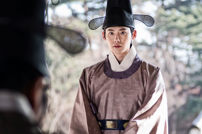Lý do nào khiến mỹ nam Lee Jong Suk 10 năm qua chỉ đóng một phim cổ trang? ảnh 1