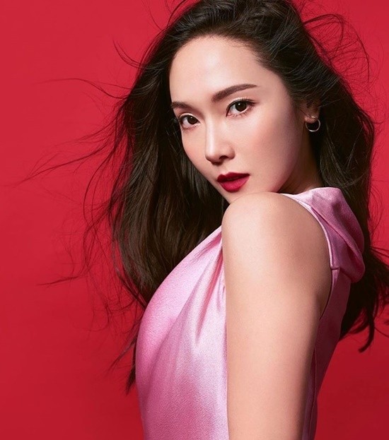 Sao Hàn 24H: SUGA (BTS) thảnh thơi đi hái dâu, Jessica thành đại sứ toàn cầu ảnh 4
