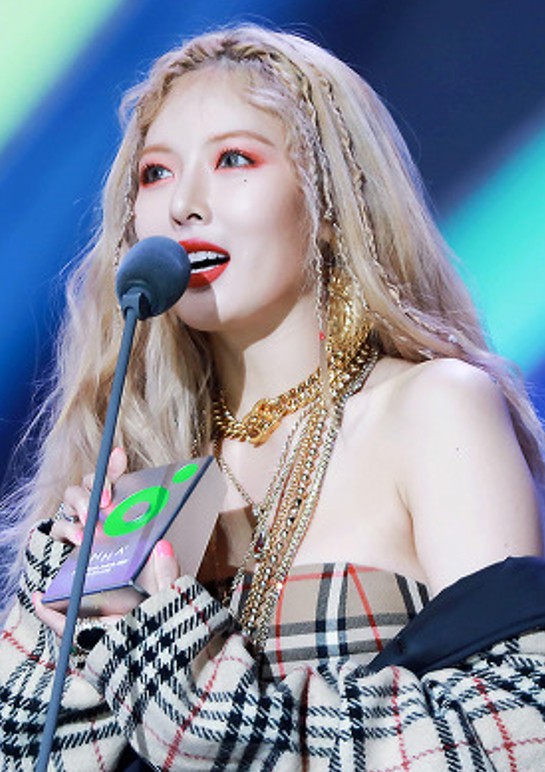 Ngày nào còn xinh đẹp tự nhiên mà nay hàng loạt nữ idol lại trông khác lạ thế này ảnh 9