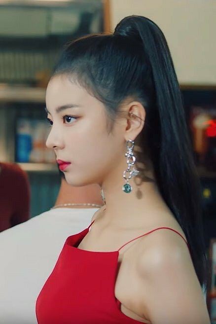 Netizen xứ Hàn quan tâm đến cả khuôn đầu của idol và đây là cô gái được khen nhiều nhất ảnh 7
