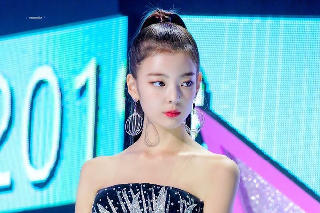 Netizen xứ Hàn quan tâm đến cả khuôn đầu của idol và đây là cô gái được khen nhiều nhất ảnh 4