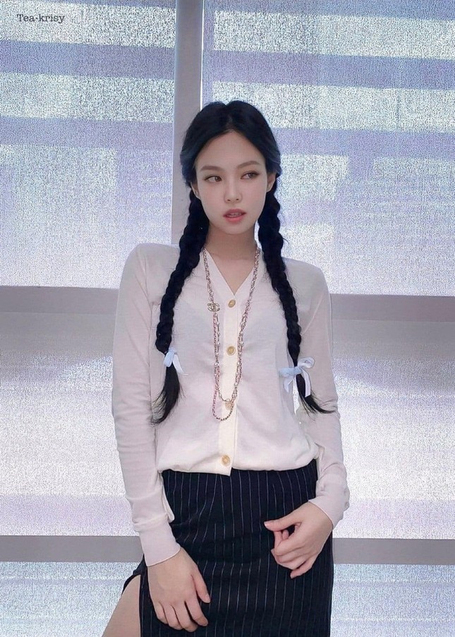 Ngay cả “Nữ hoàng thời trang” Jennie cũng có những bộ cánh “nhìn là muốn quay xe“ ảnh 2