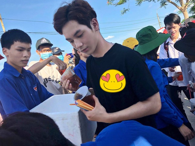 Hoàng Anh, chàng soái ca “tiếp sức mùa thi” cho teen bằng những ly trà sữa ngọt ngào ảnh 3