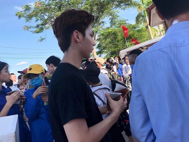 Hoàng Anh, chàng soái ca “tiếp sức mùa thi” cho teen bằng những ly trà sữa ngọt ngào ảnh 4