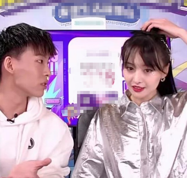 Bán hàng livestream trở thành nghề mới, đúng chuẩn “việc nhẹ lương cao” của sao Hoa ngữ ảnh 1