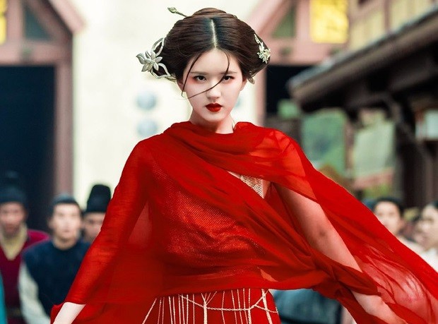 Triệu Lộ Tư gầy bất ngờ trong phim mới, do chạy sô quá nhiều hay lại nhờ photoshop? ảnh 1
